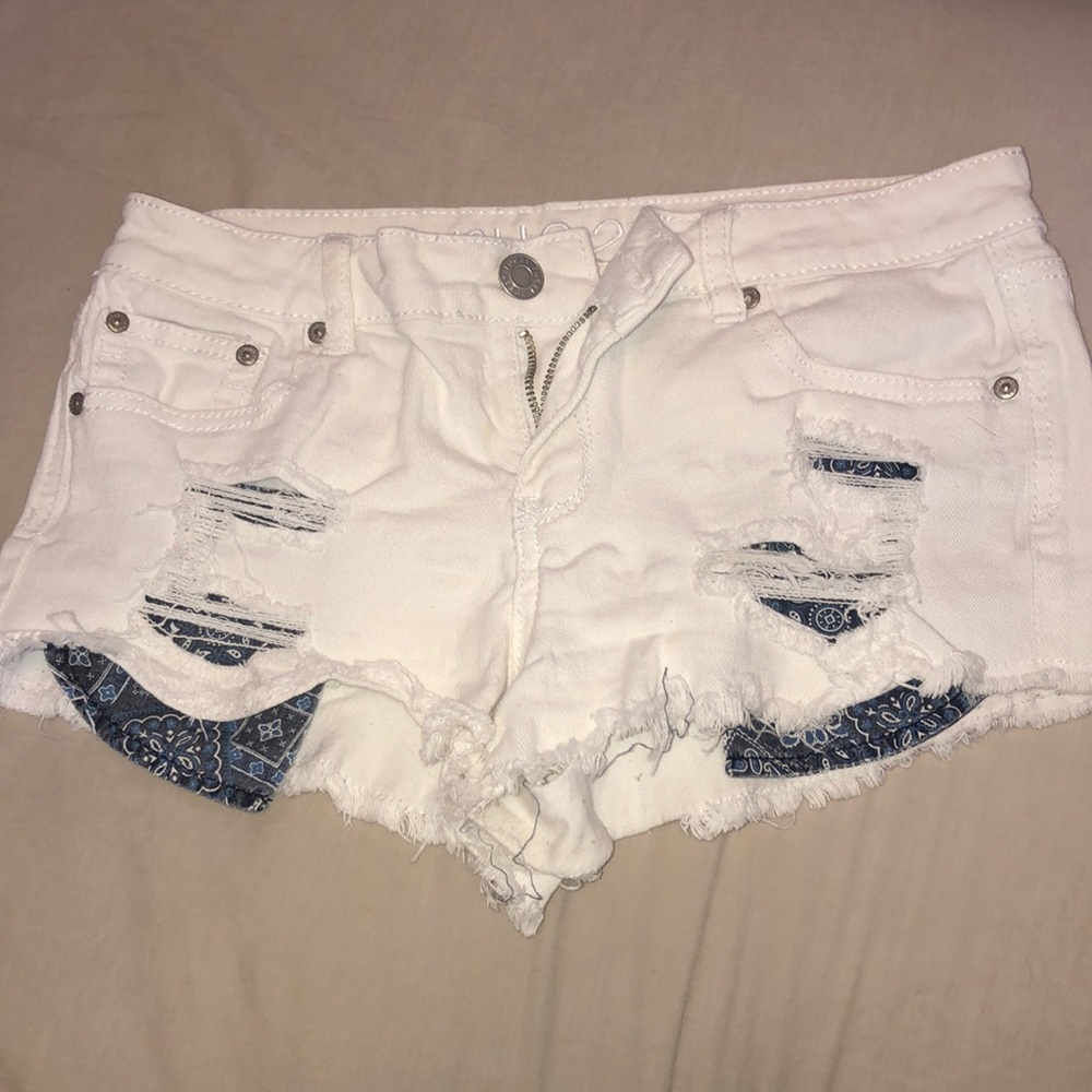 Distressed Juniors shorts with pockets for show